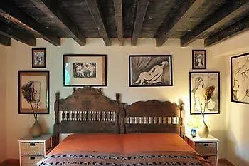 The House Of The She-pine-tree * Almargem